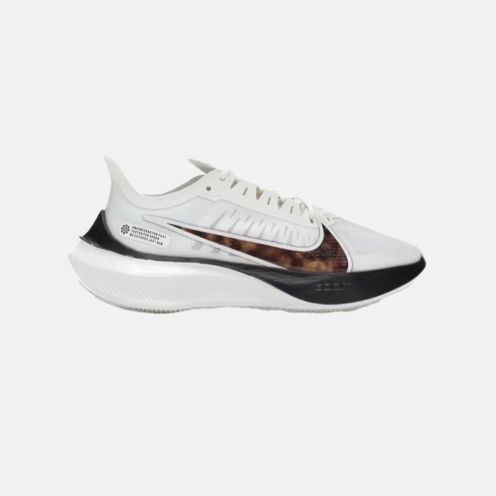 Nike zoom gravity Sail white and cream